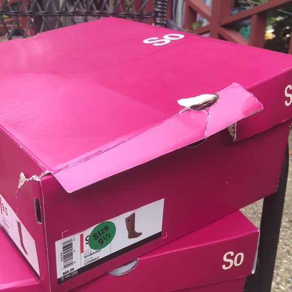 SOLD ON MERC Women’s Fall Brown flat boots - Picture 5 of 6